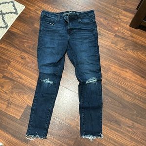 Super stretchy and comfortable dark jeans with ripped bottoms